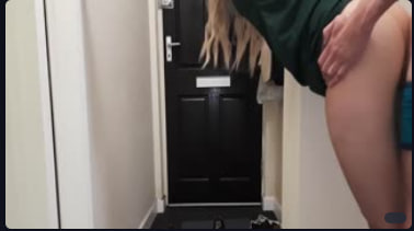 [欧美] 绿帽癖夫妇玩很大～老婆搭讪快递员被中出，老公在一旁看活春宫！-绿奴性癖